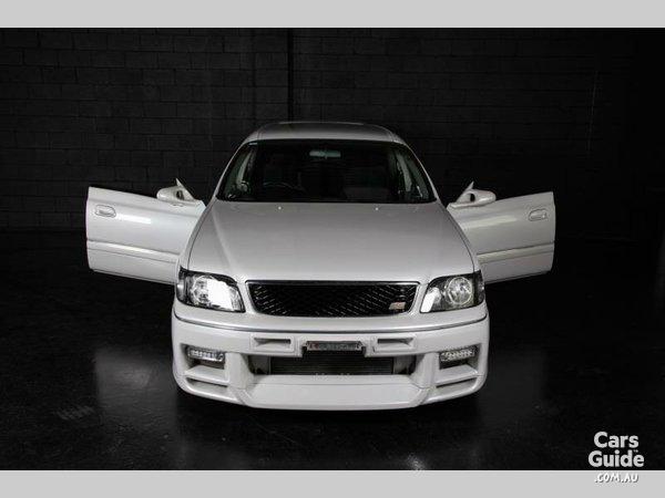 Silky Snow Pearl White Nissan Stagea 260RS (6).jpg