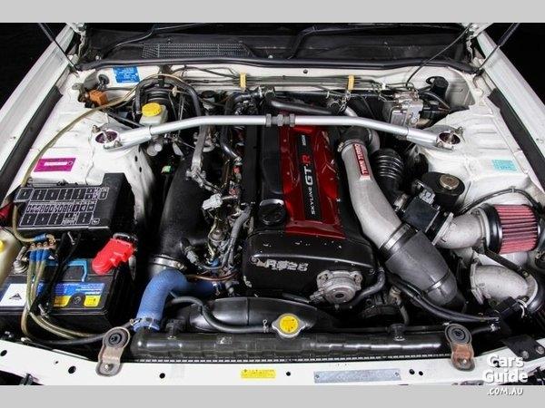 Silky Snow Pearl White Nissan Stagea 260RS (8).jpg