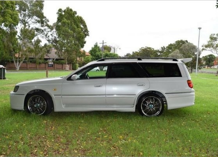 Silky Snow Pearl White Nissan Stagea 260RS 1998 series 1 model white NSW Australia (18).png