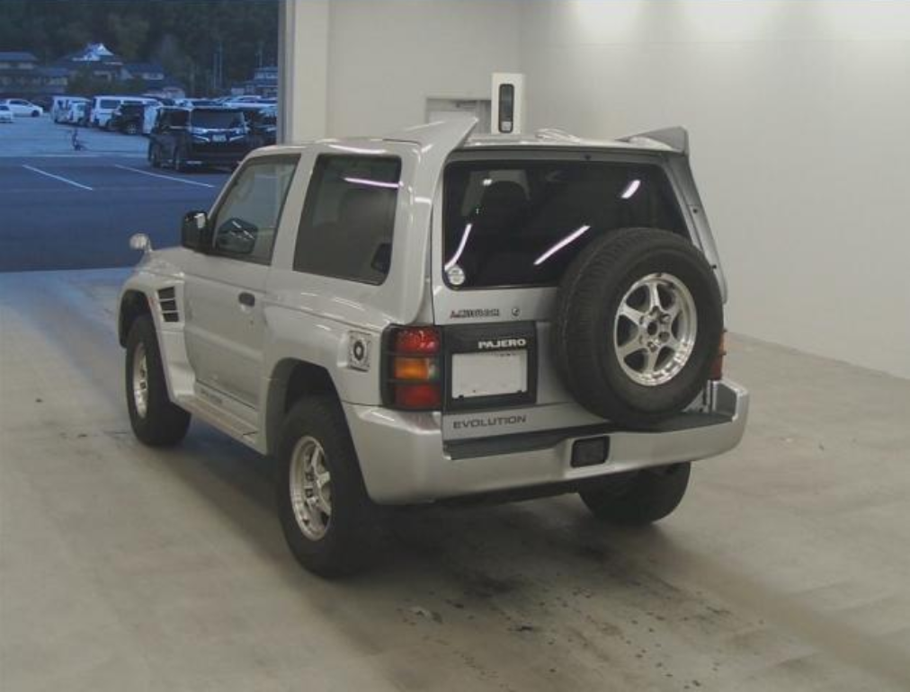 Silver 1997 Pajero SWB evolution dakar image (1).png