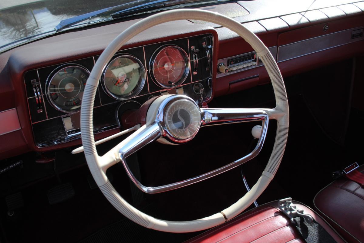 Studebaker commander wth datytona interior (2).jpg