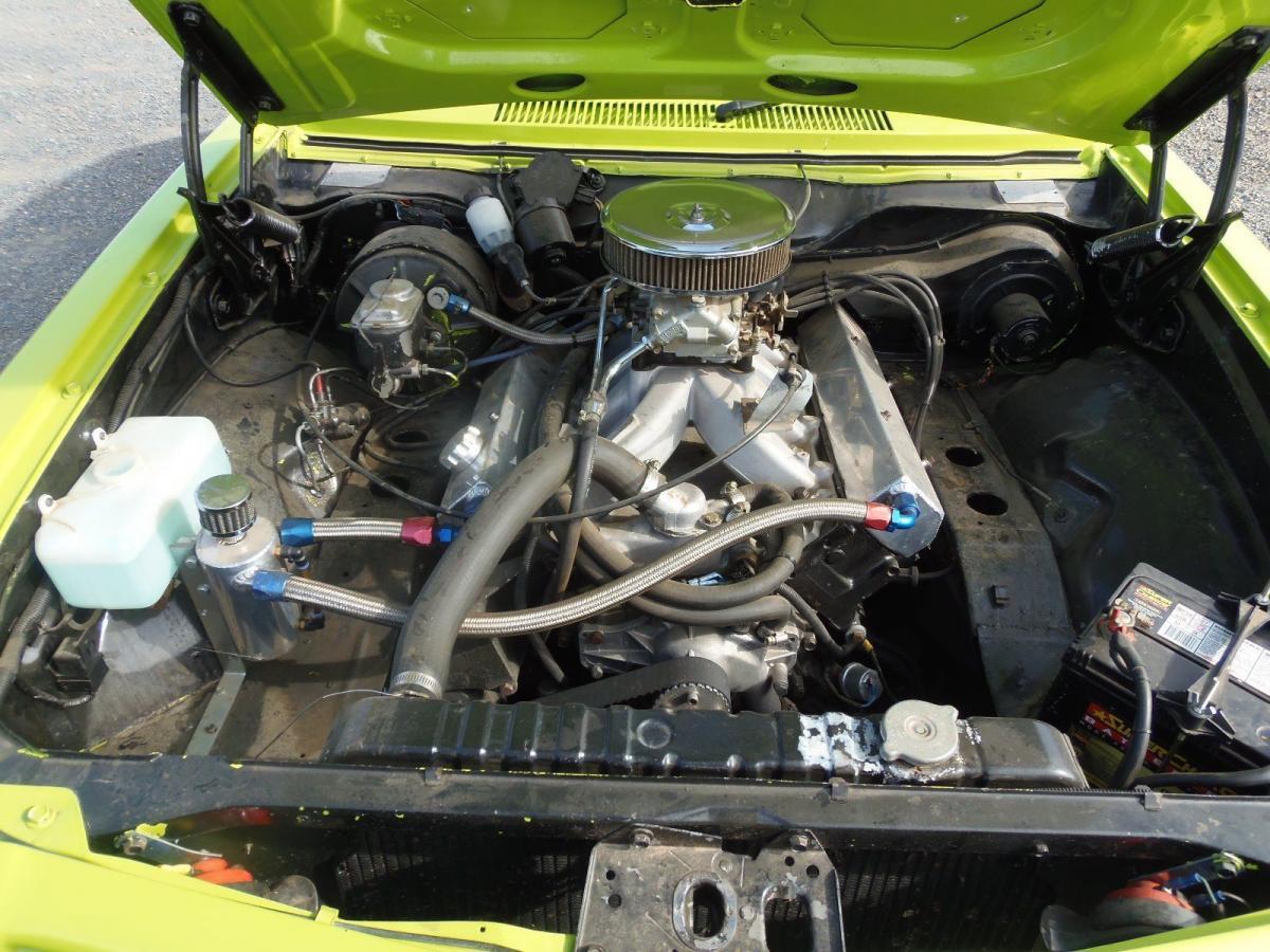 Torana SLR 5000 engine.jpg