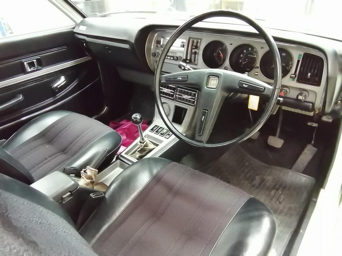 Toyota 1975 Corona MKII interior images 70s coupe (1).jpg