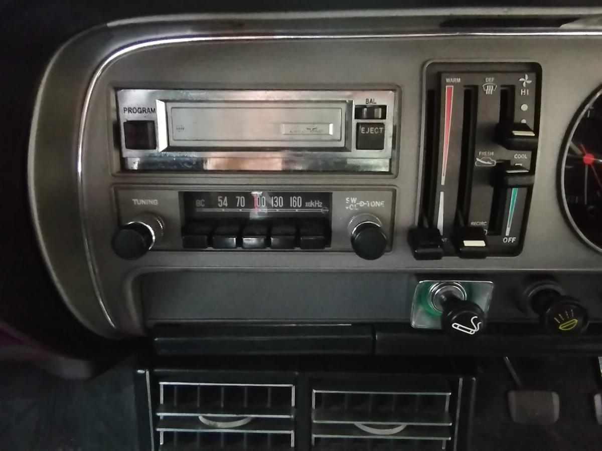Toyota 1975 Corona MKII interior images 70s coupe (2).jpg