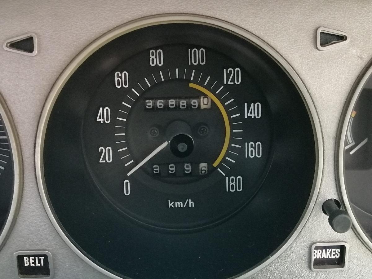 Toyota 1975 Corona MKII interior images 70s coupe (4).jpg