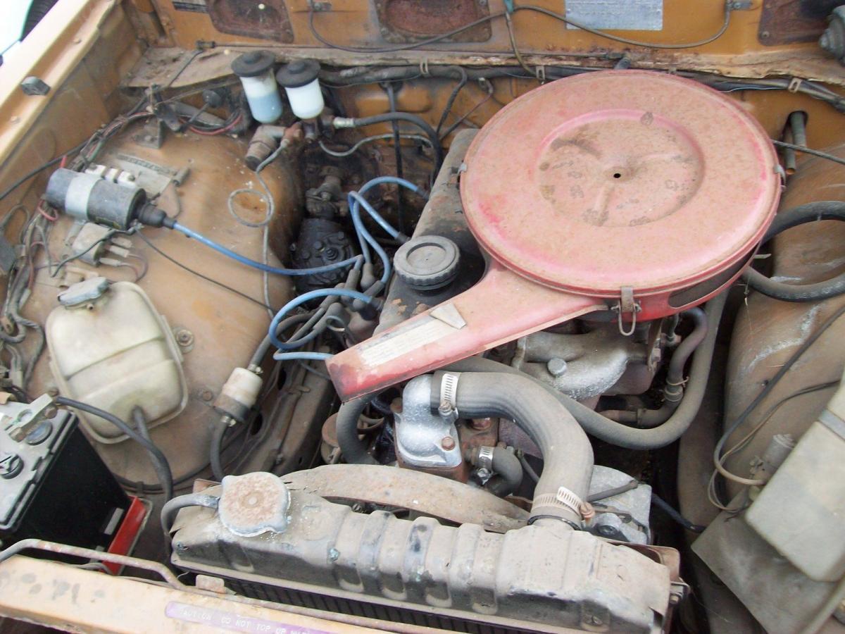 Toyota Corona 1971 Engine bay.jpg