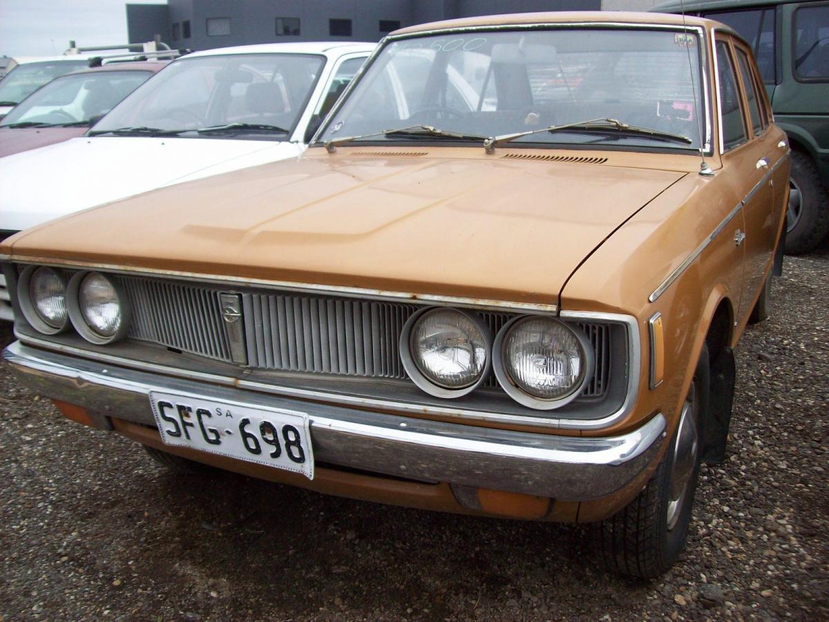 Toyota Corona 1971 Front lights and grille.jpg