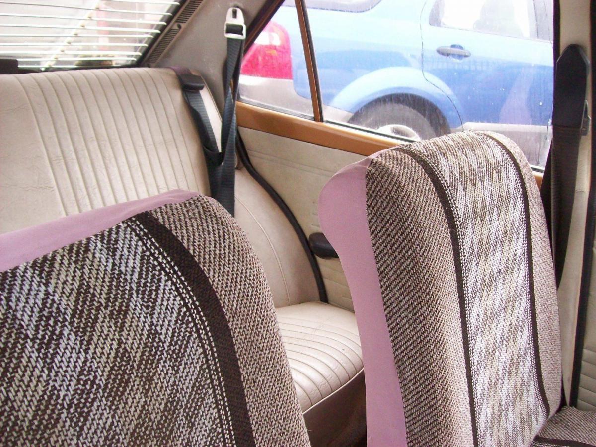 Toyota Corona 1971 Rear seats.jpg