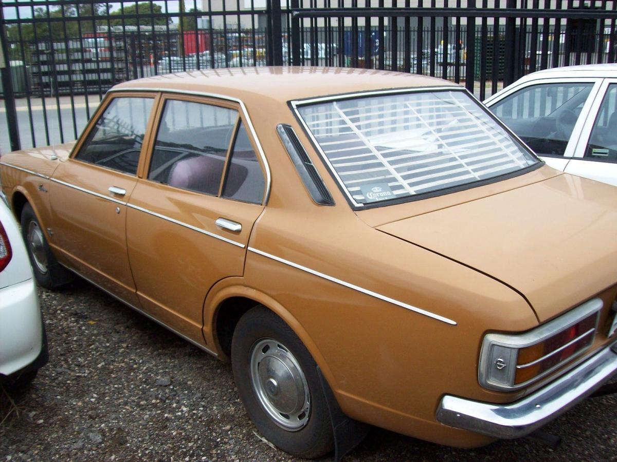 Toyota Corona 1971 Side.jpg