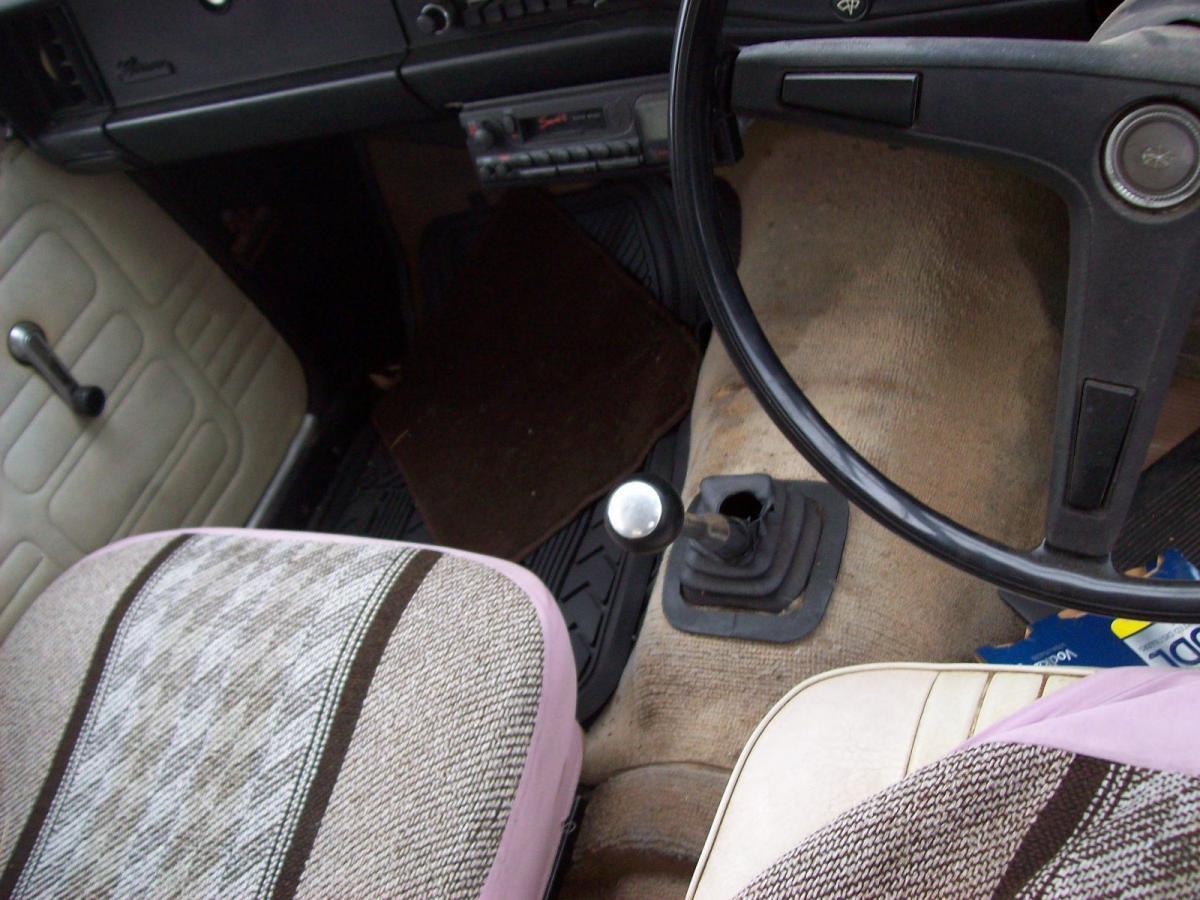 Toyota Corona 1971 gearstick.jpg