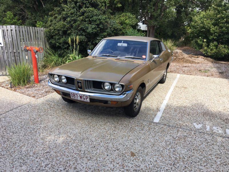 Toyota Corona MK2 coupe 1974 Gold Metallic images (1).JPG