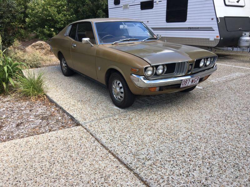 Toyota Corona MK2 coupe 1974 Gold Metallic images (10).JPG