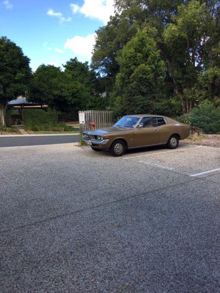 Toyota Corona MK2 coupe 1974 Gold Metallic images (8).JPG