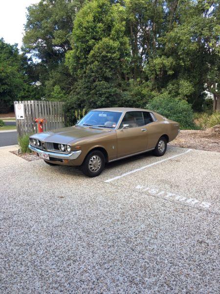 Toyota Corona MK2 coupe 1974 Gold Metallic images (9).JPG