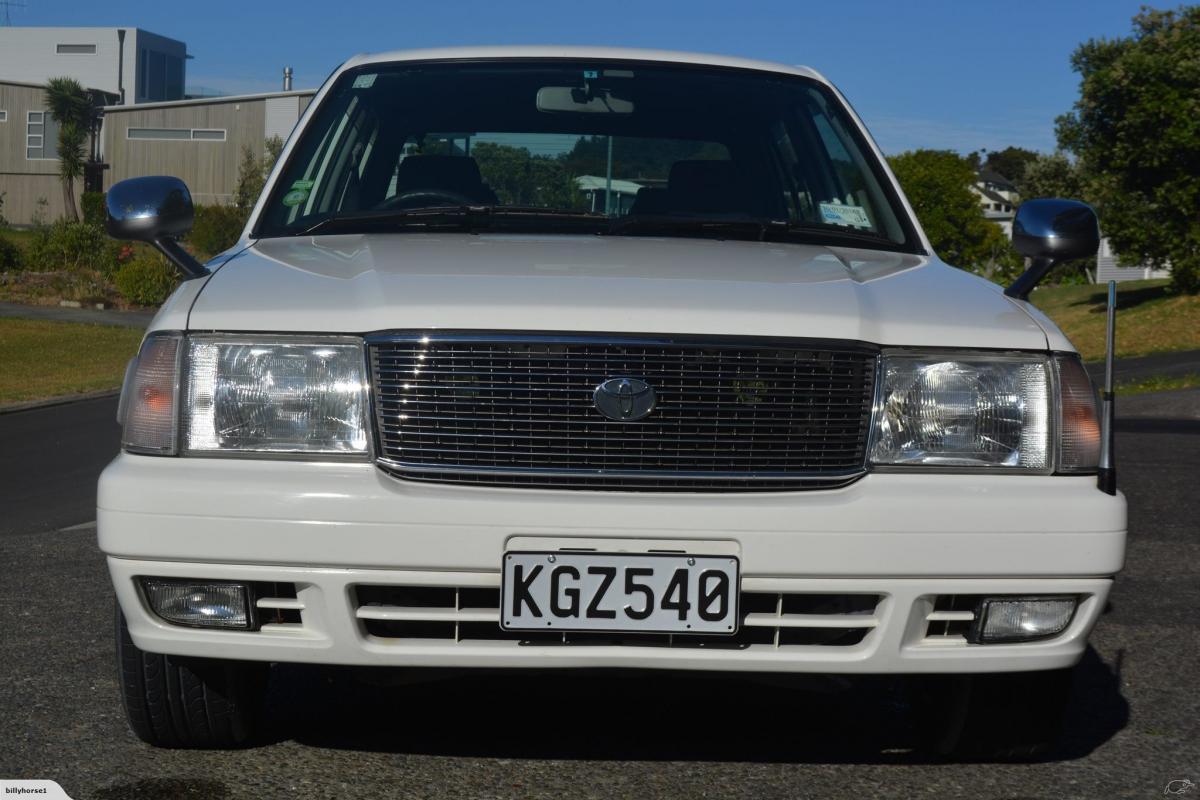 Toyota Crown Comfort White New Zealand images 2011 (1).jpg