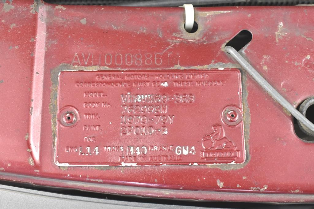 Two tone 1981 VH commodore SL-E VIN plate (1).jpg
