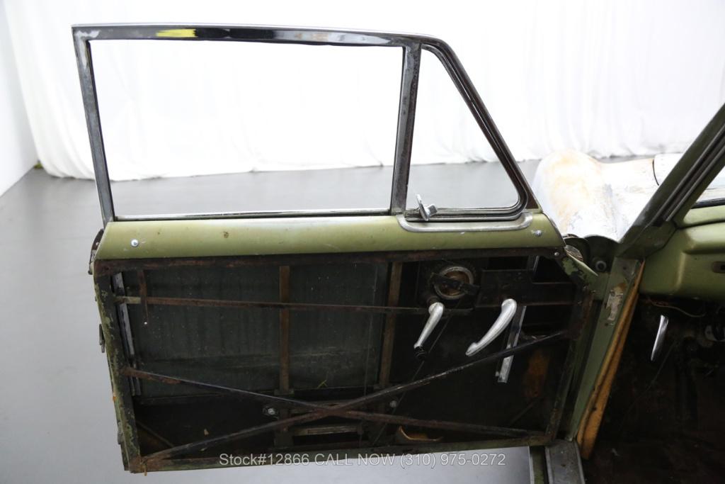 Unrestored 1955 Nash Healey silver USA (12).jpg