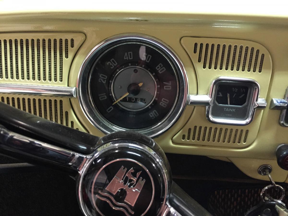 VW Beetle convertible instruments.jpg