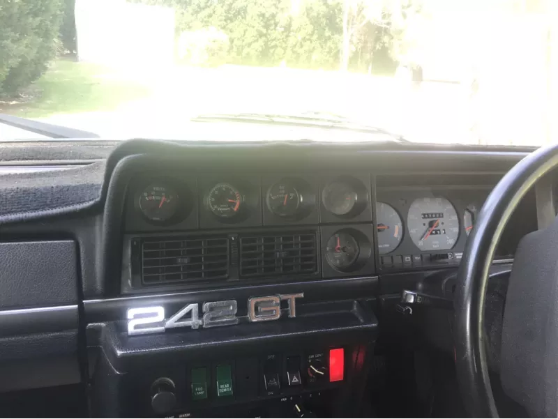 Volvo 242 GT Turbo 1980 with Holden V6 3.8 engine conversion (7).png