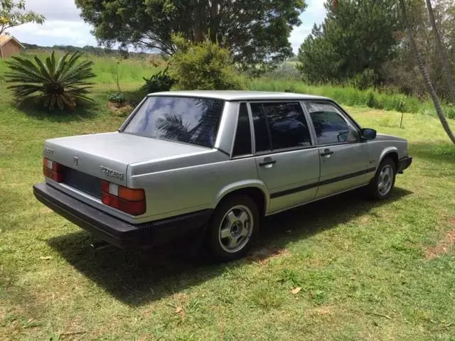 Volvo 740 Turbo Intercooled sedan 1987 images silver (2).png