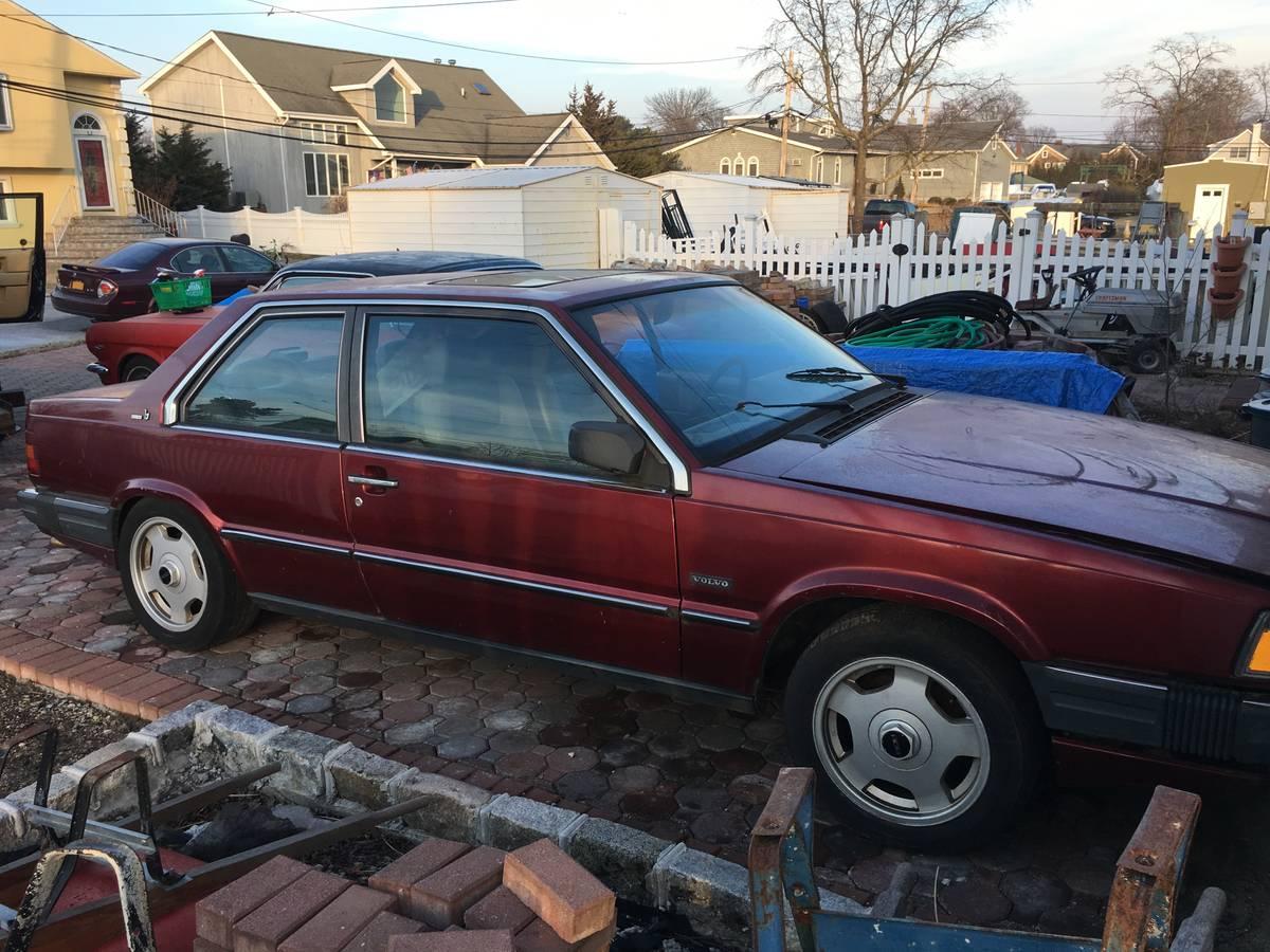 Volvo 780 Bertone Coupe Burgundy USA images (1).jpg