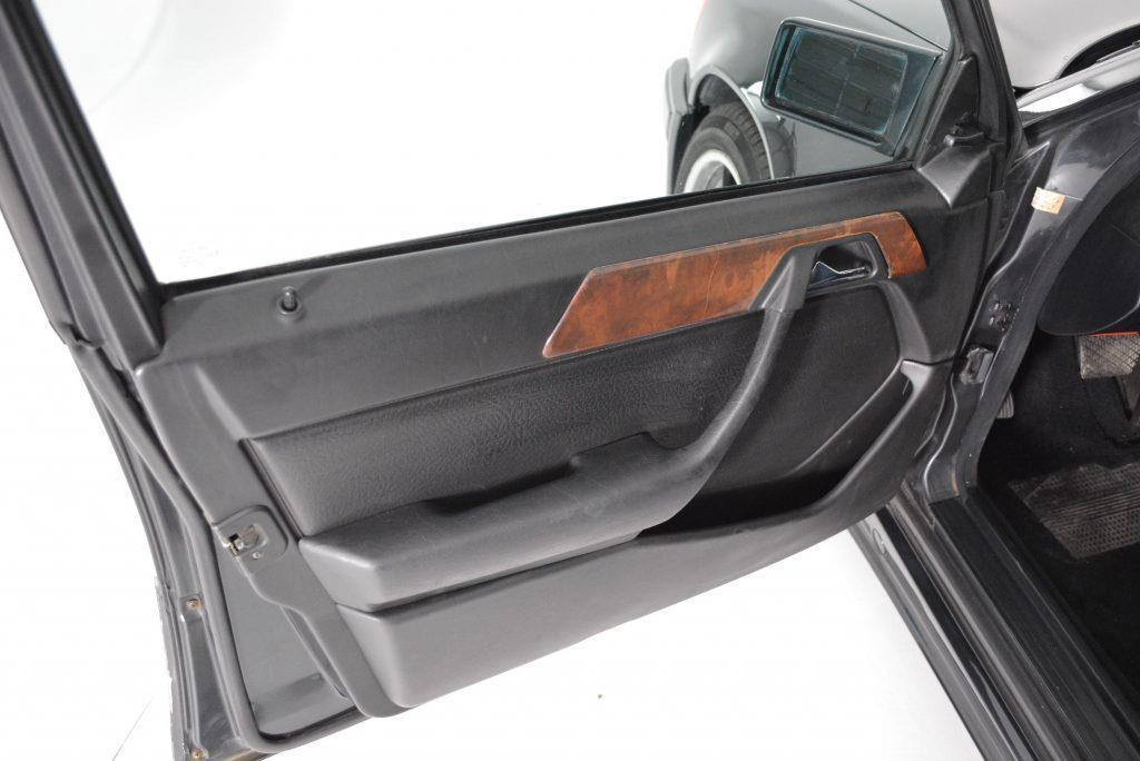 W124 Sedan AMG Mercedes Hammer interior images (3).jpg