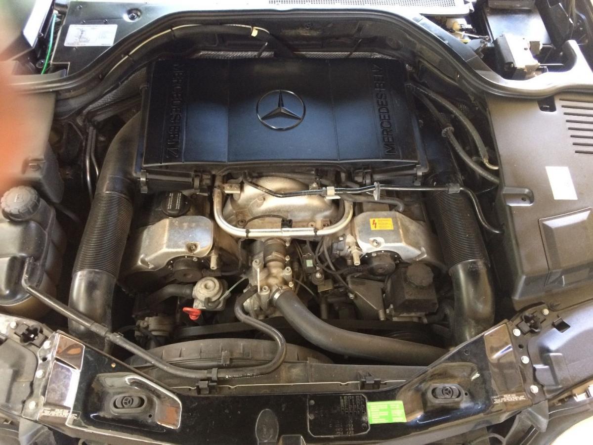 W140 S500 Grand Edition engine bay.jpg