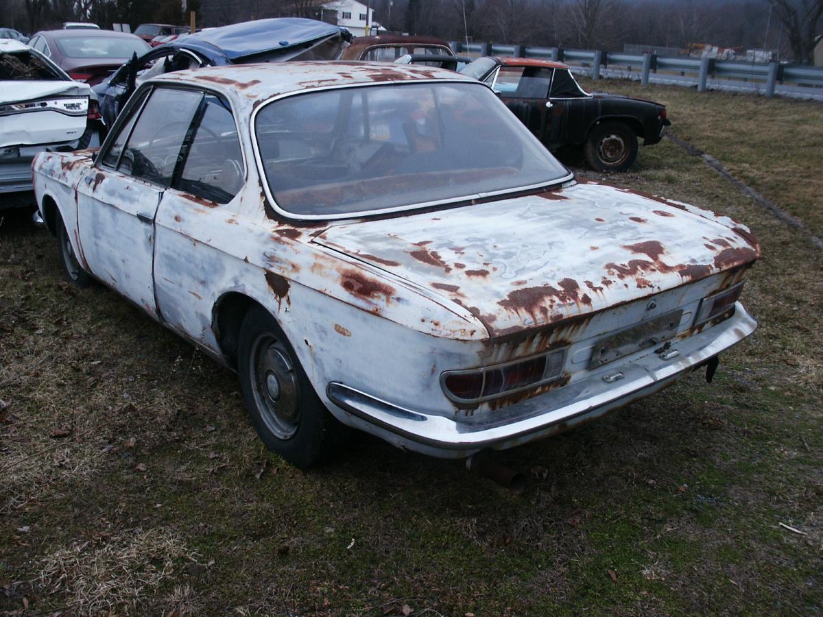 White BMW 2000CS coupe 1967 images (1).jpg