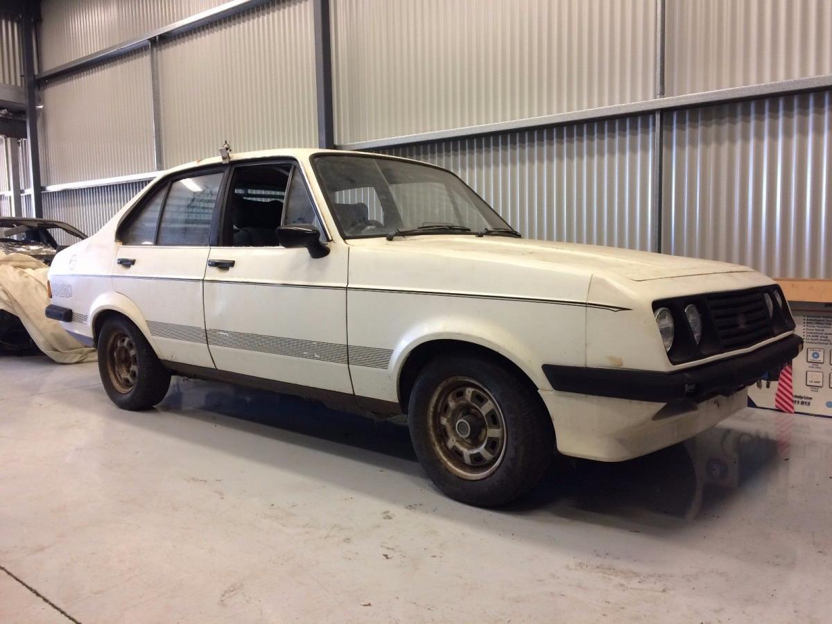 White Ford Escort MK2 1979 RS2000 4-door sedan images car 16 Australia (1).jpg