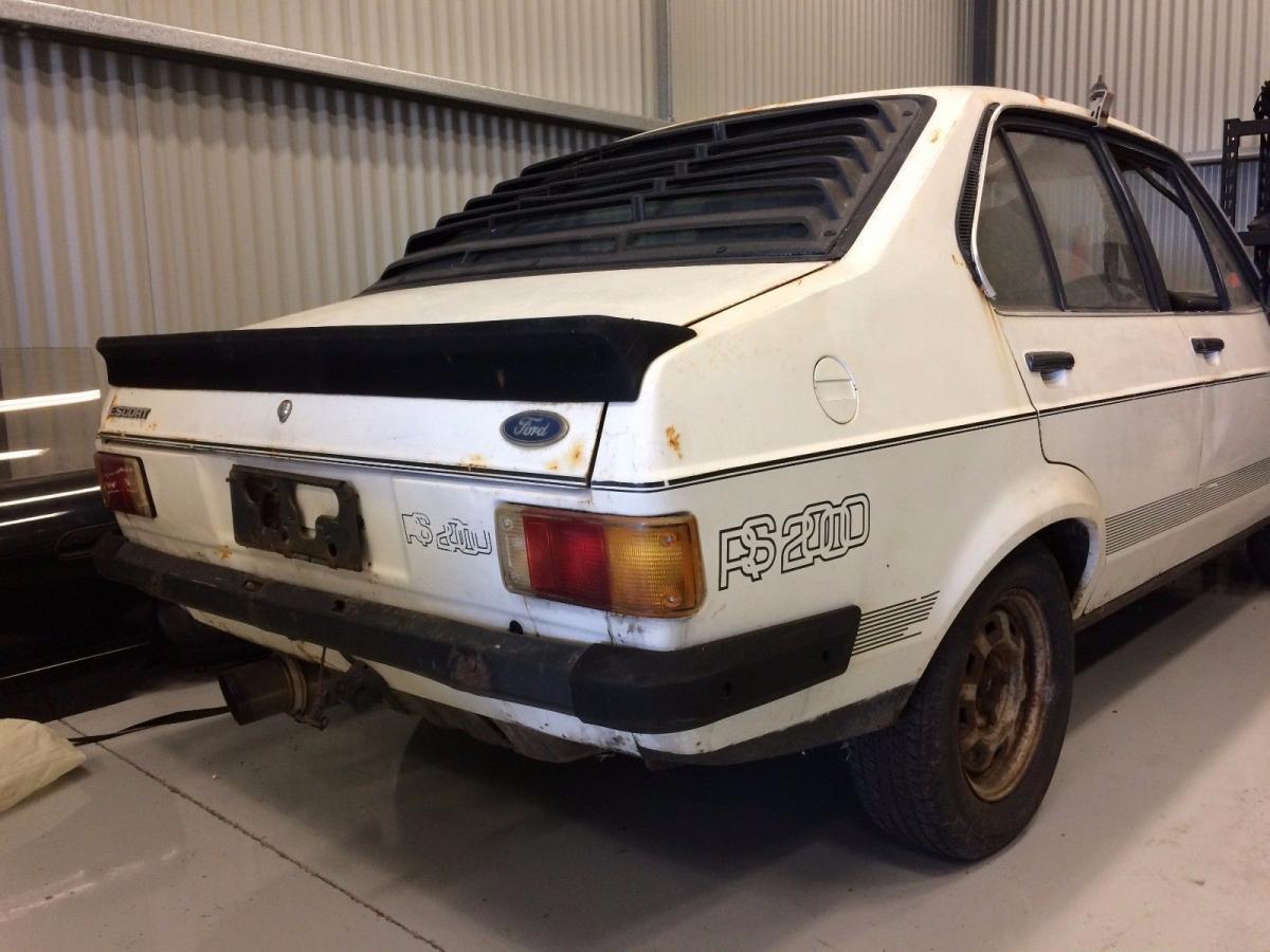White Ford Escort MK2 1979 RS2000 4-door sedan images car 16 Australia (2).jpg