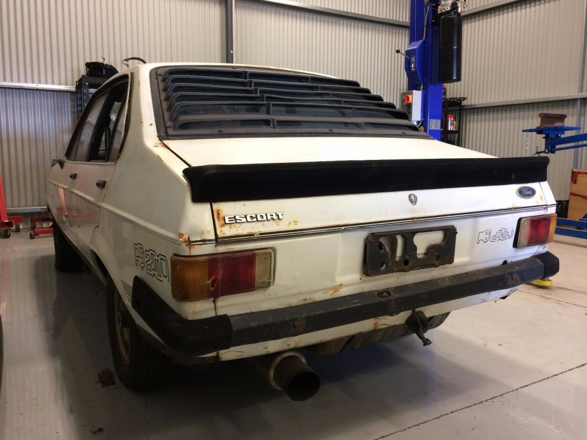 White Ford Escort MK2 1979 RS2000 4-door sedan images car 16 Australia (3).jpg