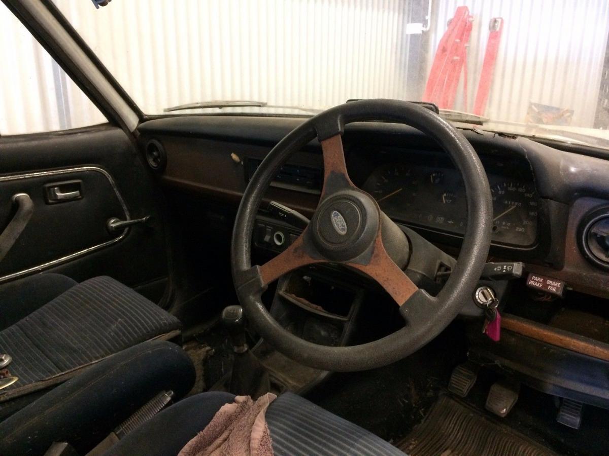 White Ford Escort MK2 1979 RS2000 4-door sedan images car 16 Australia (9).jpg