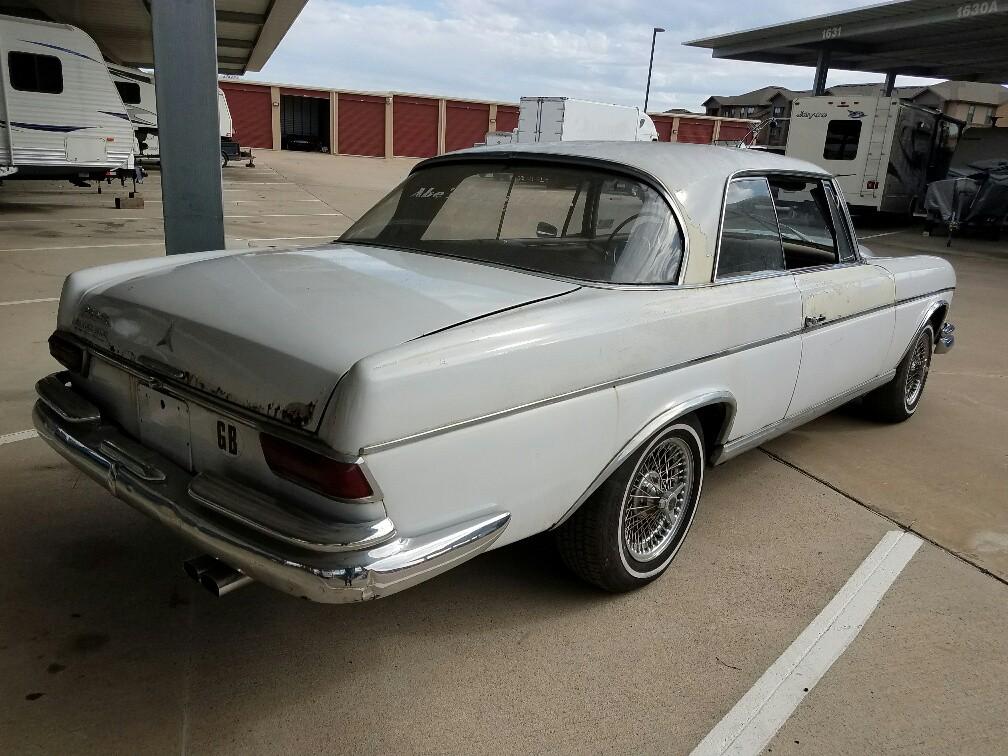 White Mercedes W111 250SE coupe white (4).jpg