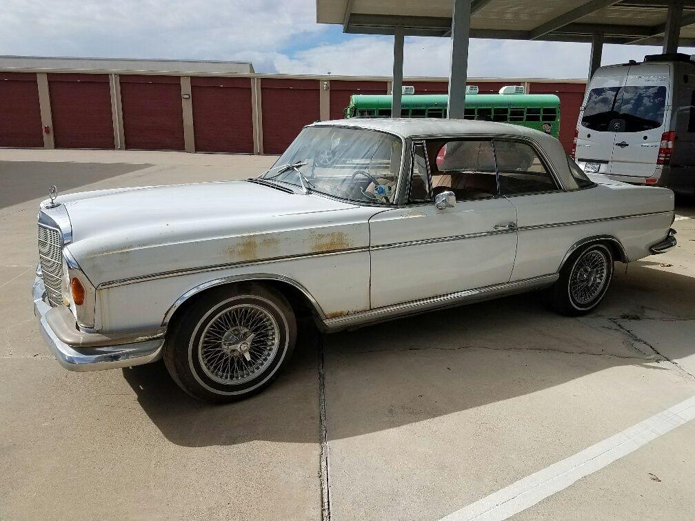 White Mercedes W111 250SE coupe white (7).jpg