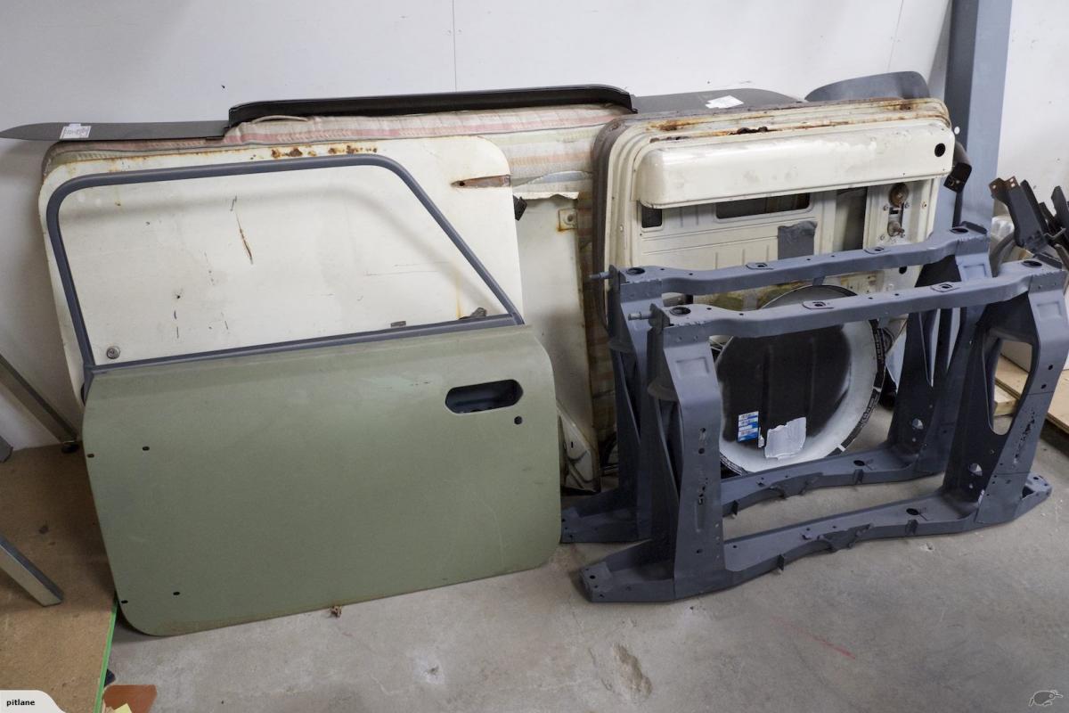 White NZ Australian Mini Clubman GT 1973 unrestored pics (10).jpg