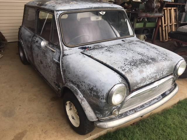 black and white Morriss Cooper S MK2 1969 Australia rolling shell unrestored (2).JPG