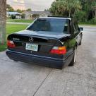 Black on black Mercedes 500E 1993 W124 (9).jpg