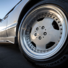 Mercedes 560 SEC 6.0 AMG Widebody Silver wheels.png