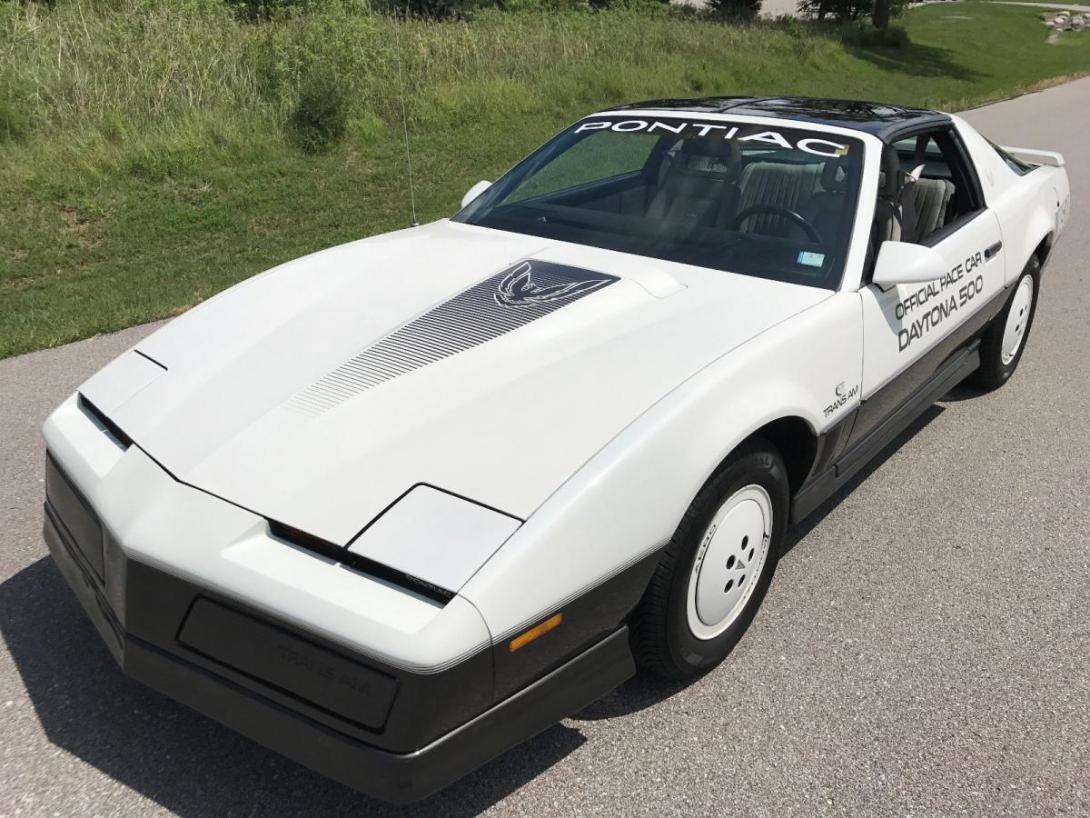 1 1983 Pontiac Trans-Am Daytona 500 limited edition pace car white on grey (24).jpg