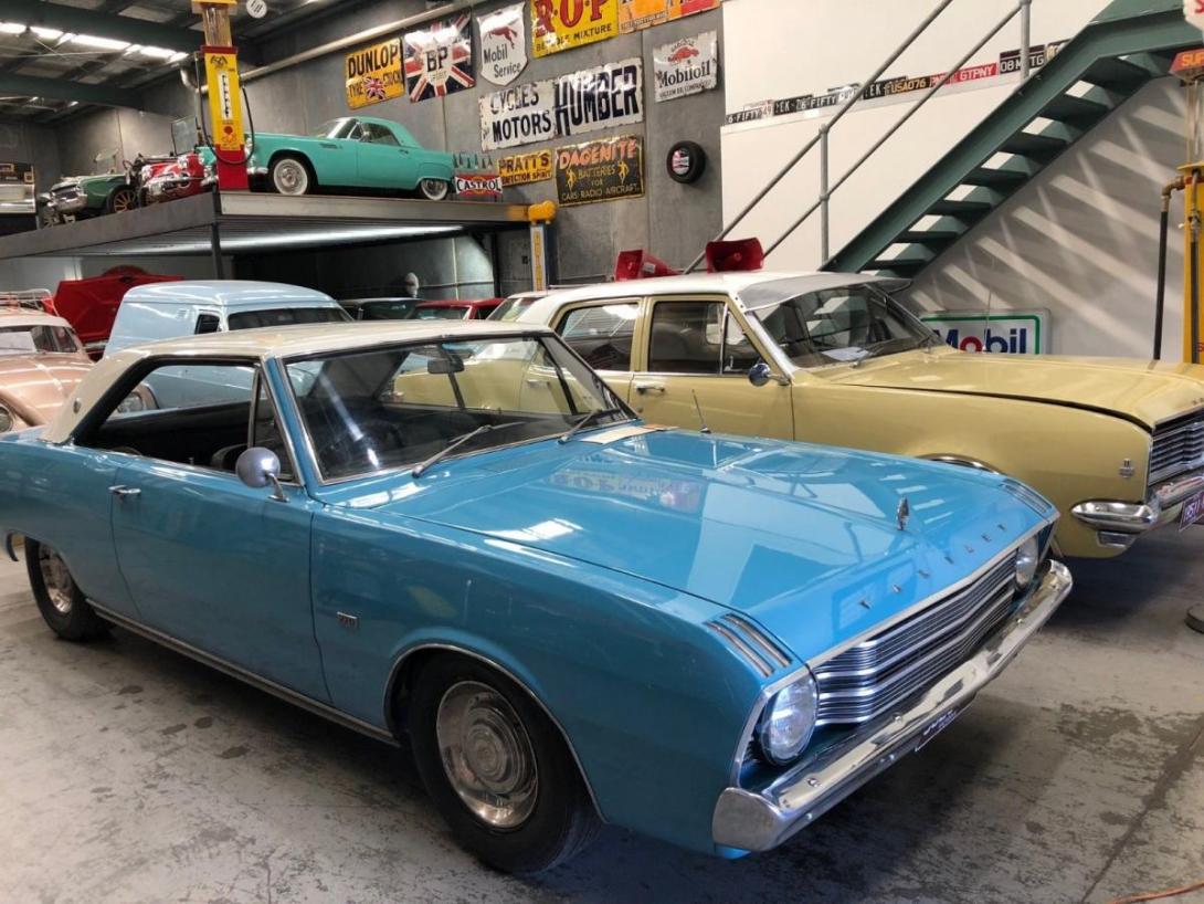 1970 Chrysler Valiant VF Regal 770 Hardtop blue images (11).jpg