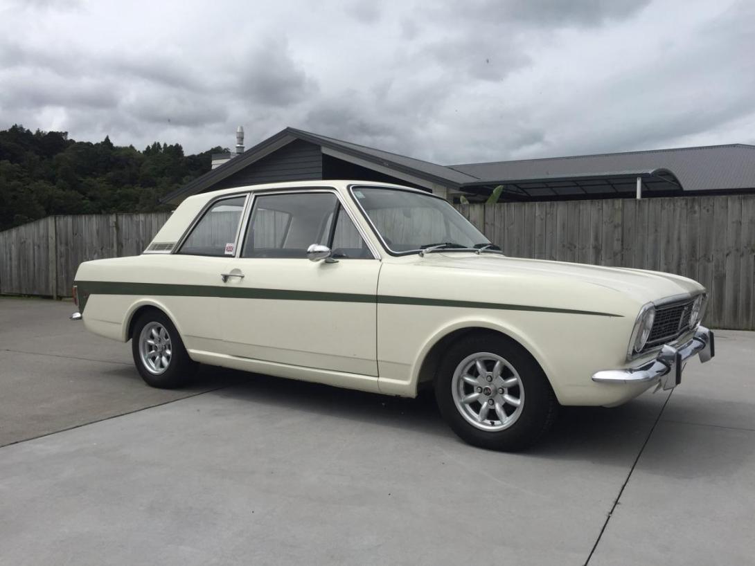 1970 Ford Cortina MK2 MKII GT 2-door in Lotus colours images (2).jpg