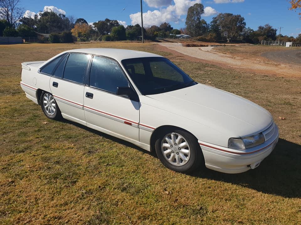 1990 Holden Commodore VB SS V8 white pictures (1) 2021.jpg