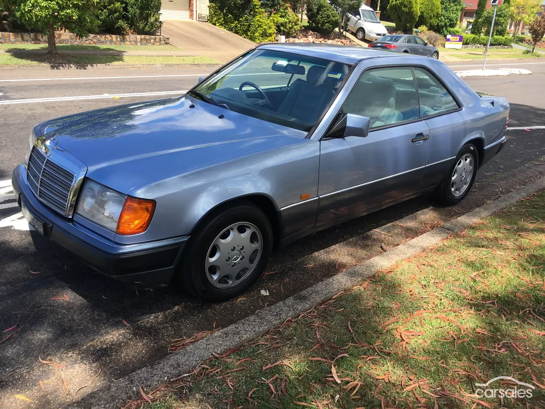 1993 Mercedes 320CE Blue on grey exterior images AUstralia (1).png