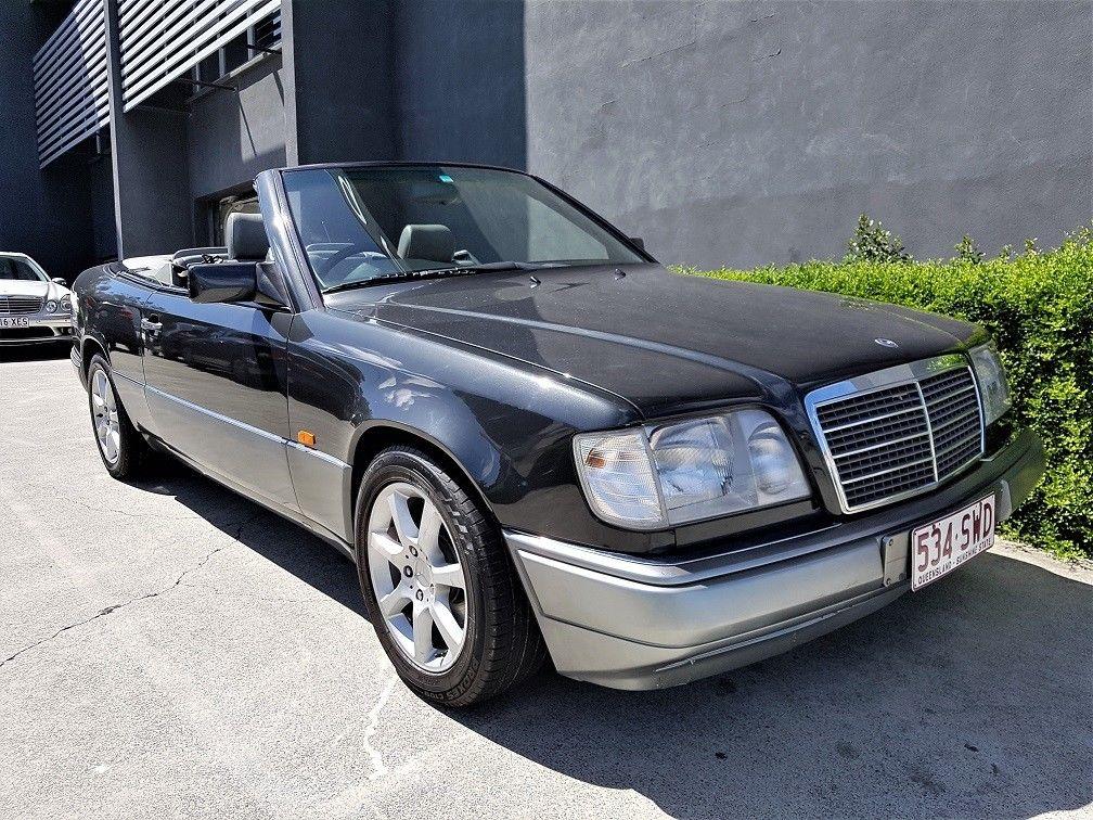 1993 Mercedes W124 E320 Cabriolet black on grey images (1).jpg