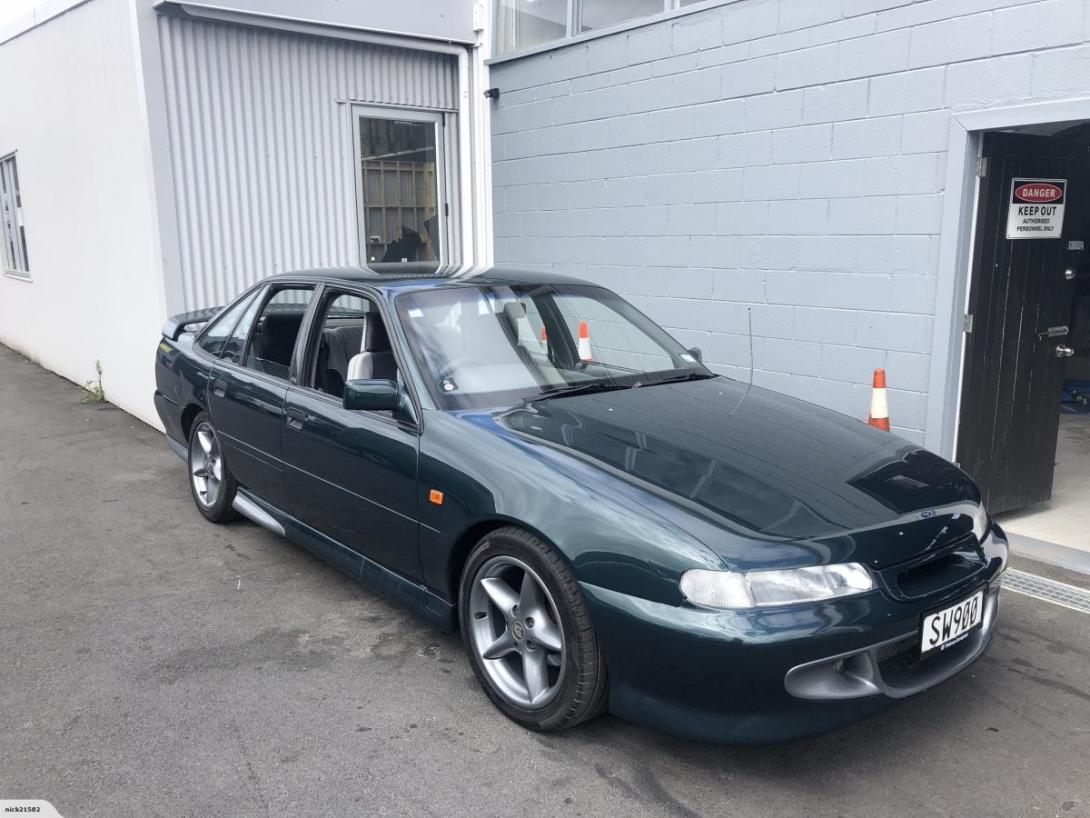 HSV VR Senator Green 1994 New Zealand pics (1).jpg