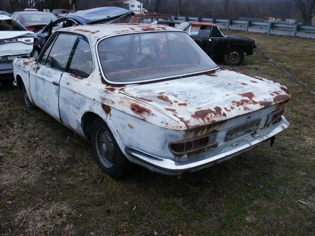 White BMW 2000CS coupe 1967 images (1).jpg